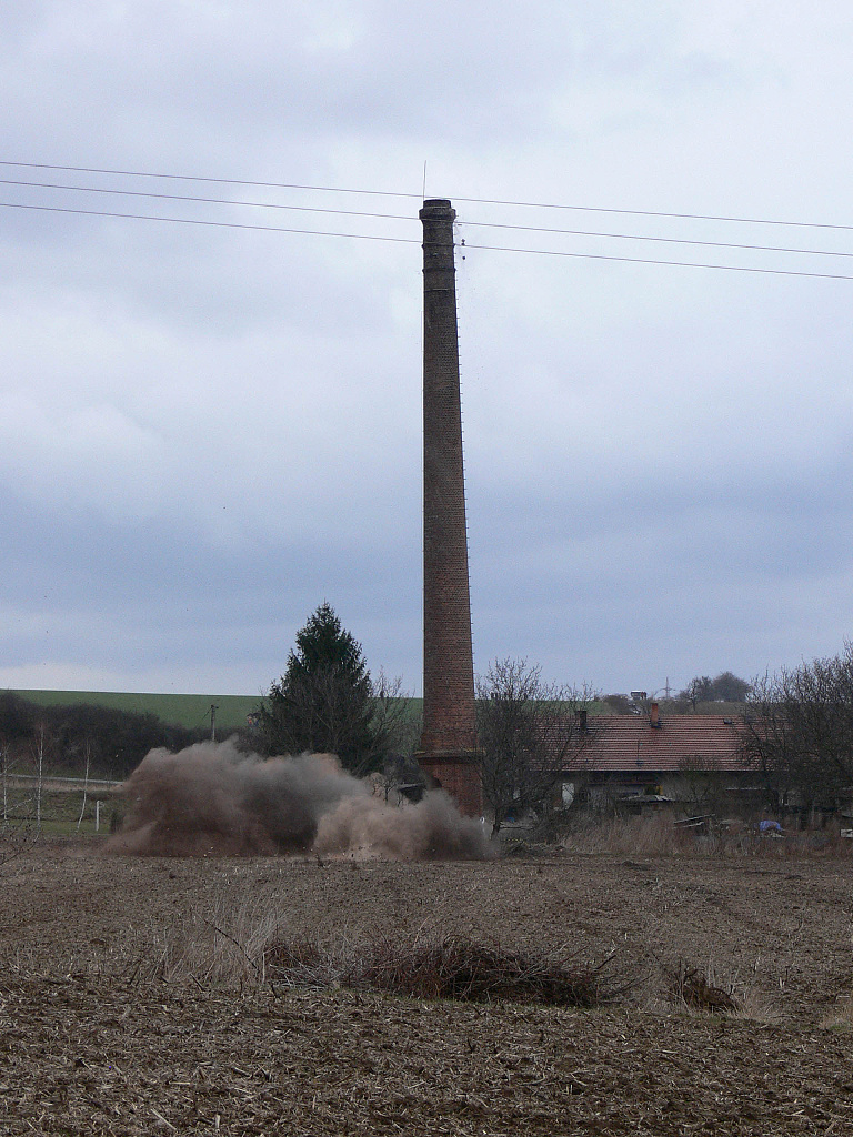 mocovice_komin_odstrel_demolice44.jpg