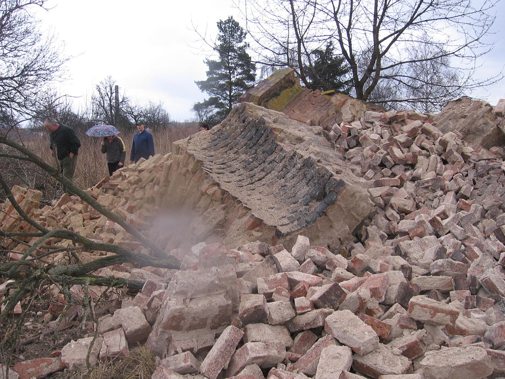 mocovice_komin_odstrel_demolice66.JPG